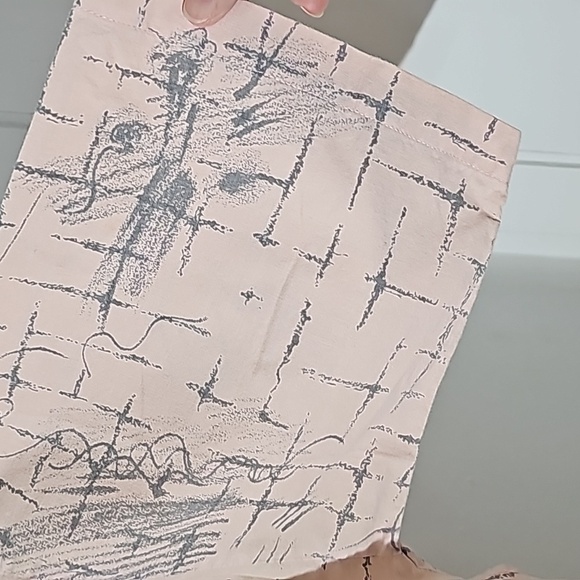 Hutspah mens button-down shirt.‎ Short sleeve. Size medium.  Peach artsy. - Picture 4 of 10